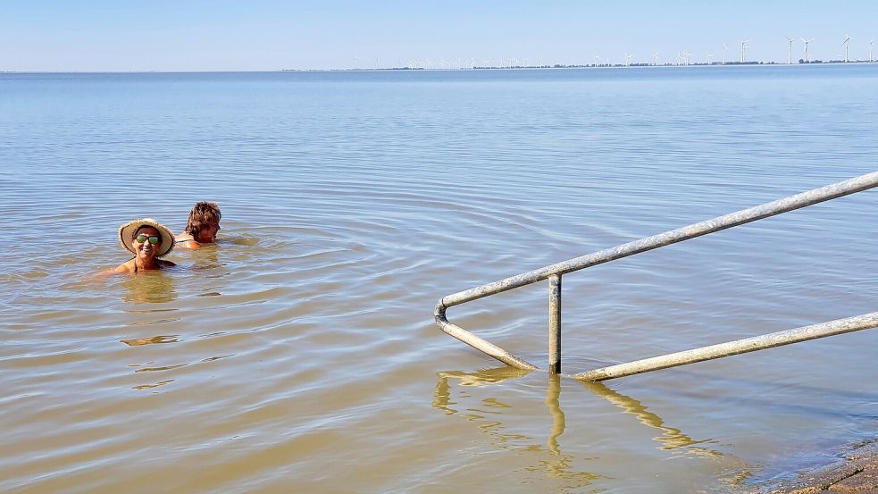 Schwimmen kann man bei der Bohrinsel auch. Foto: Gettkowski/Archiv