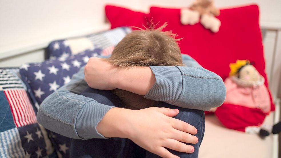 Auch seelische Gewalt gegen Kinder ist ein Fall akuter Kindeswohlgefährdung. Symbolfoto: Armer/DPA