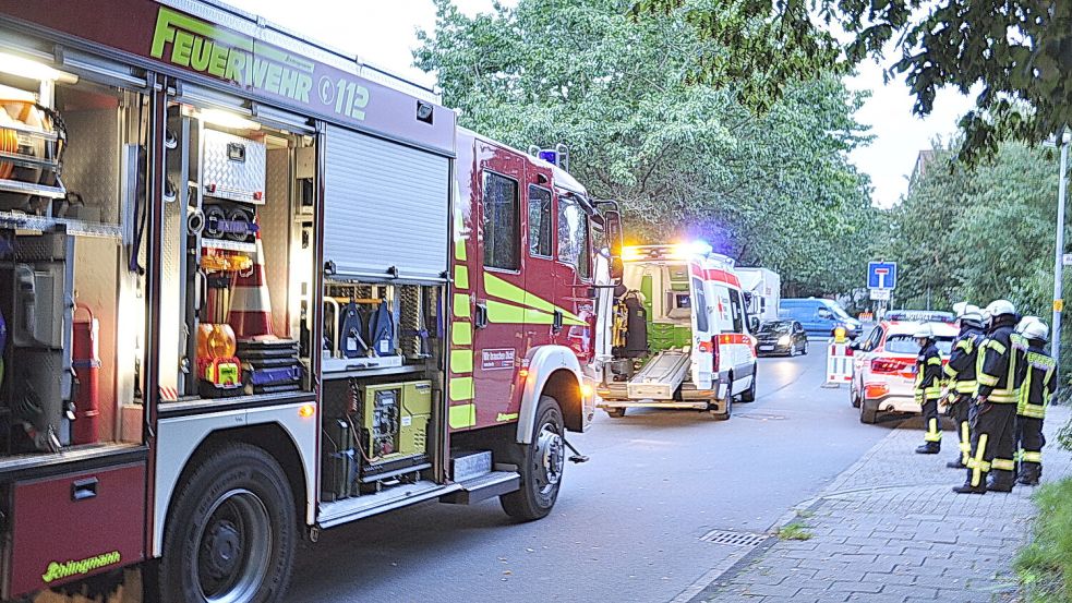 Zahlreiche Einsatzkräfte wurden zu dem Unfall in der Ohlthaverstraße gerufen. Foto: Wolters