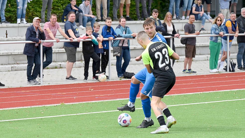 Die Esenser um Niklas Sukowski hoffen auf den ersten Sieg. Foto: Steenhoff