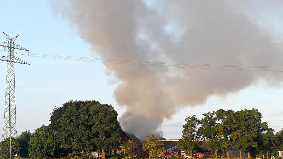 Das Feuer war schon von weitem sichtbar. Foto: Lohmann