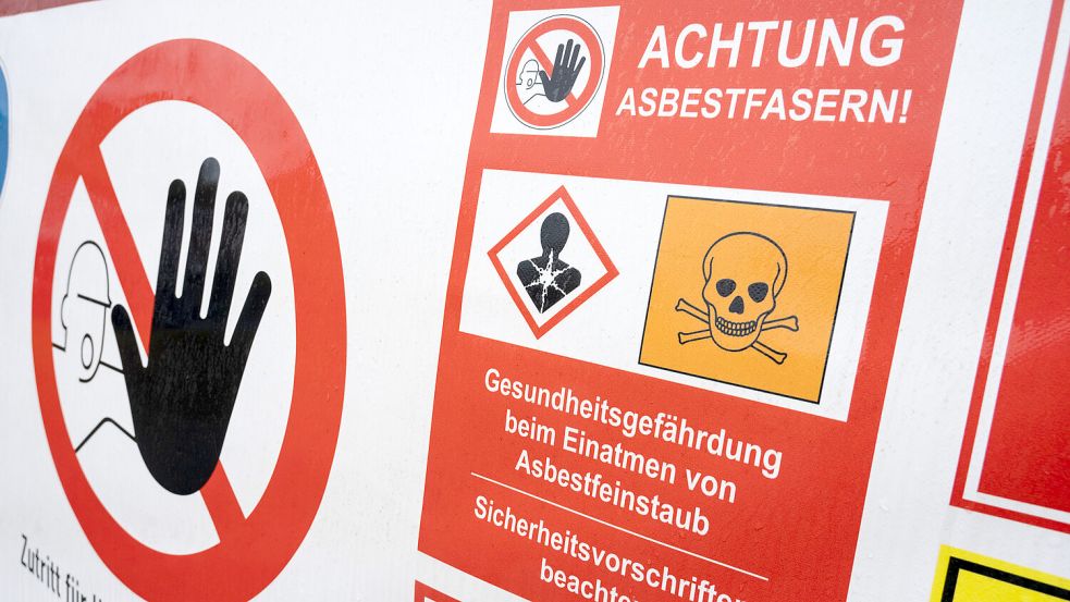 Solche Wanhinweise könnten auch in Emden bei Sanierungen und Umbauten künftig häufiger zu sehen sein. Foto: Sauer/dpa