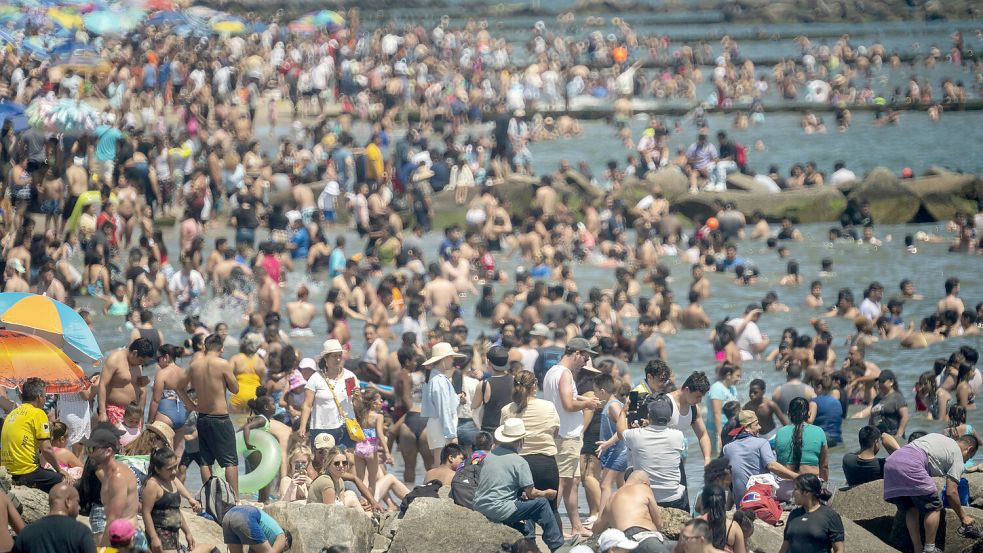 Mit überfüllten Stränden in Italien soll nun Schluss sein. Foto: IMAGO images/Levine-Roberts