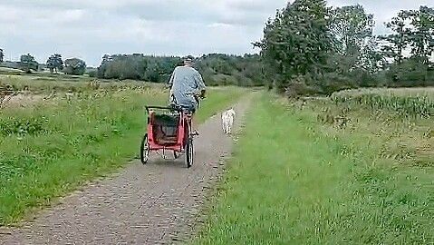 Eine Tour mit dem Rad – das gefällt den Urlaubern aus Oberhausen in Ostfriesland besonders gut. Foto: privat