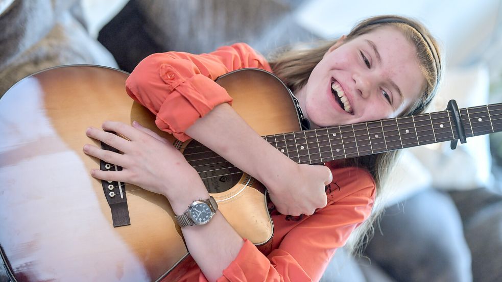 Lia freut sich über die Maßen über ihren ersten Achtungs-Erfolg beim Song-Wettbewerb. Foto: Ortgies