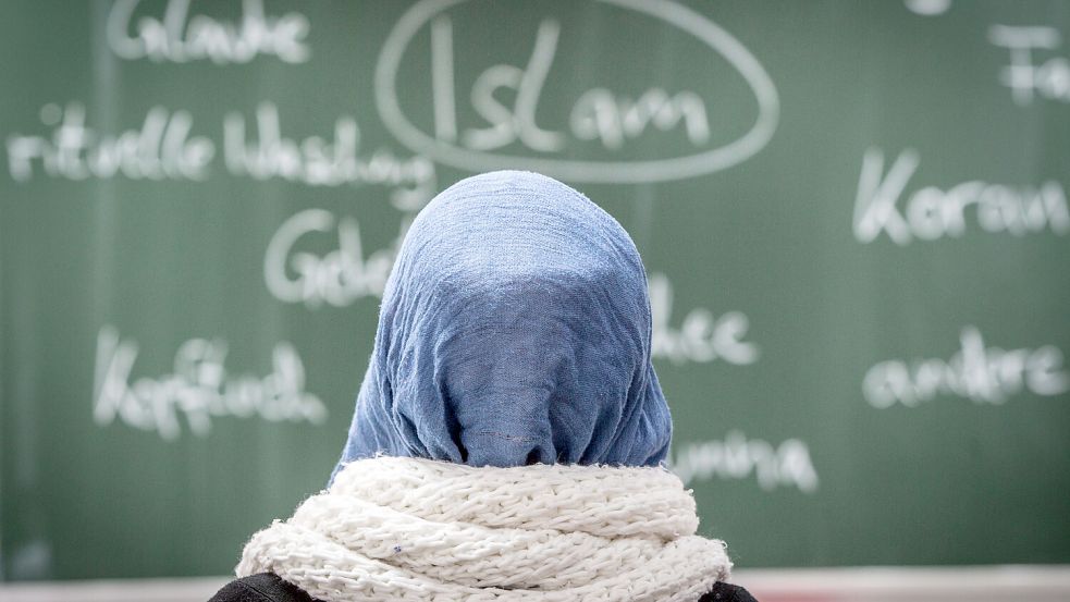 Kopftuch in der Schule? In Frankreich ist das nicht erlaubt. Foto: dpa/Frank Rumpenhorst