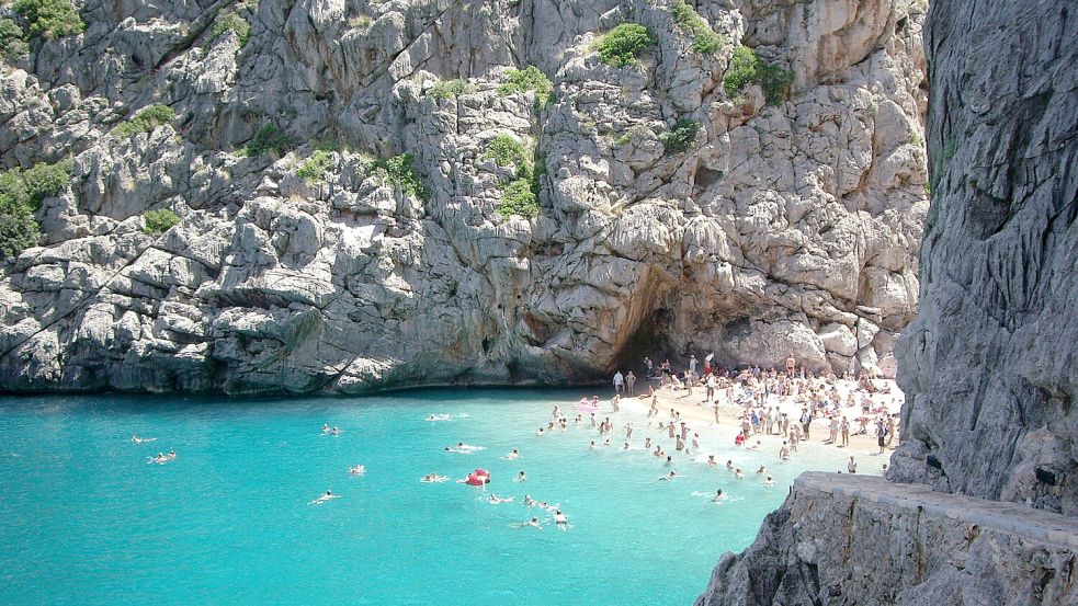 Der Strand Cala de sa Calobra auf Mallorca. Foto: dpa/Toni Gomez