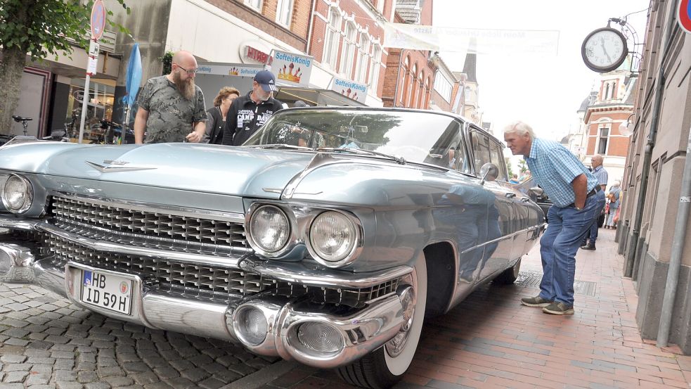 Junge und alte US-Autos gibt es am Wochenende wieder in der Leeraner Innenstadt zu sehen. Foto: Wolters/Archiv