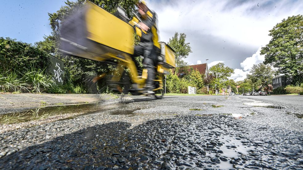 Der Radweg an der Oldersumer Straße ist von Schlaglöchern geprägt. Foto: Ortgies