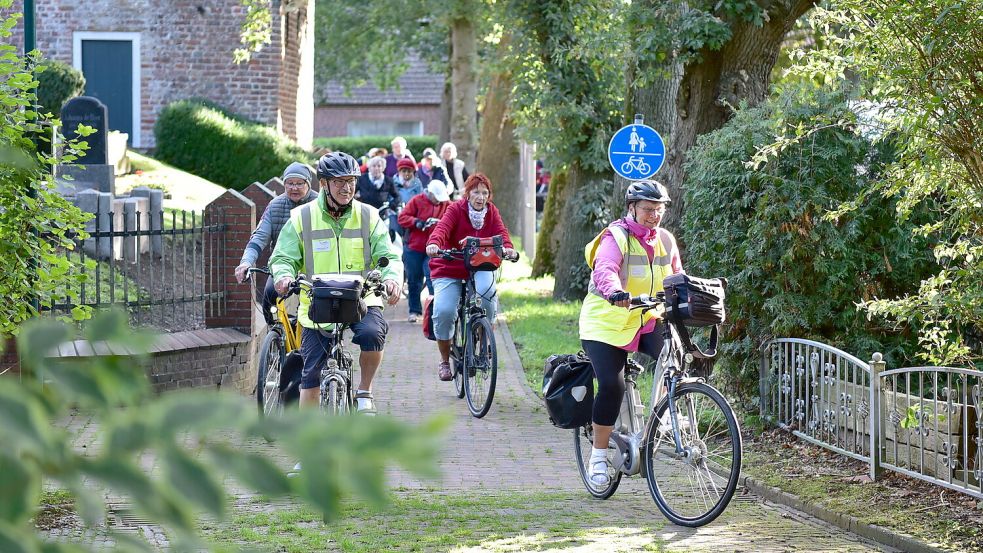 Viele Gruppen nutzen die Kirchturmtour für eine gemeinsame Ausfahrt. Foto: Wagenaar/Archiv