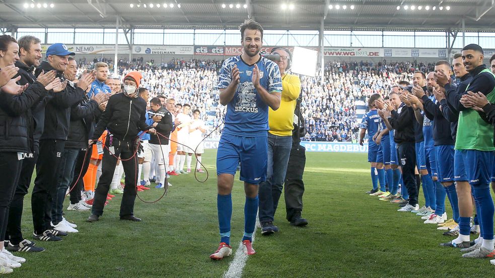 Fast 18.000 Zuschauer kamen im Oktober 2021 zum Abschiedsspiel von Christian Beck ins Stadion des FC Magdeburg. Dort ist der Stürmer eine Legende, drittbester Torschütze der ruhmreichen Klubgeschichte. Fotos: Imago