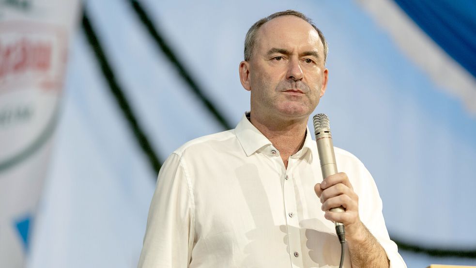 Hubert Aiwanger am Donnerstag bei einer Festrede. Den Fragenkatalog zur Flugblatt-Affäre soll er inzwischen beantwortet haben. Foto: imago images/Smith