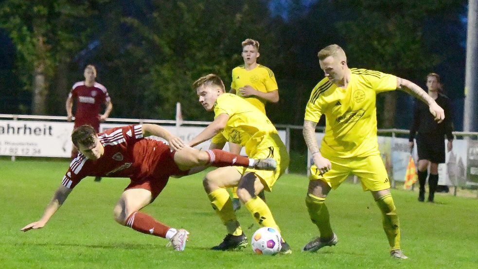 Timo Mansholt (links) besorgte das 3:0 nach 14 Minuten. Foto: Damm