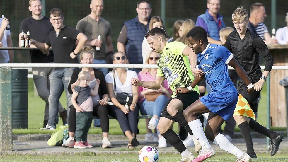 Rund 250 Zuschauer verfolgten das Emder Stadtderby. Foto: Doden/Emden