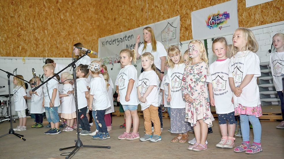 Die Kleinen hatten ihren großen Auftritt - hier der Kindergarten Neermoor. Foto: Stromann