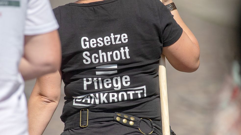 Das Netzwerk „Pflege in Not“ demonstriert mittlerweile regelmäßig in MV. Foto: Stefan Sauer
