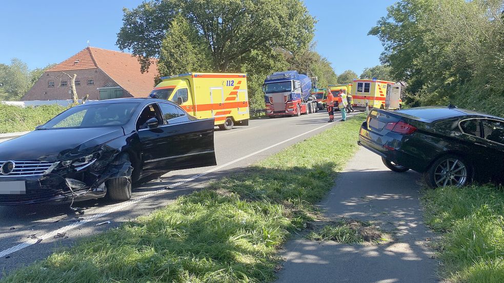 Ein Auto landete im Graben. Foto: Löschen