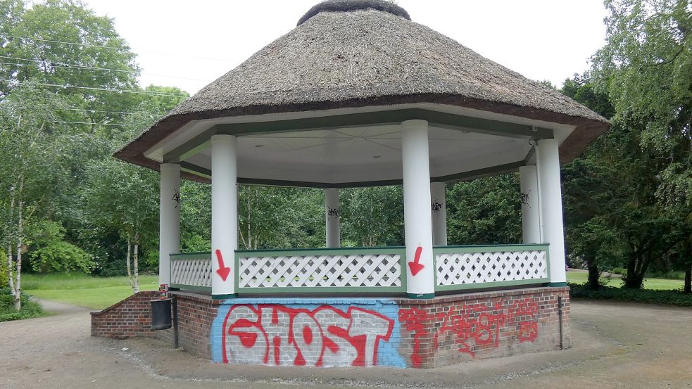 Vandalismus in Wiesmoor gibt es immer wieder. Schon vor rund drei Jahren wurden mehrere Gebäude mit Graffiti beschmiert. Foto: Archiv/Mühring