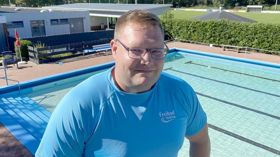 Wenn Heiko Wiese seine Schicht als Schwimmmeister antritt, muss er nicht nur die Menschen im Blick haben. Fotos: Löschen