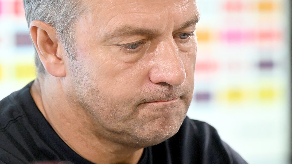 Wirkt ratlos: Bundestrainer Hansi Flick. Foto: Julian Stratenschulte