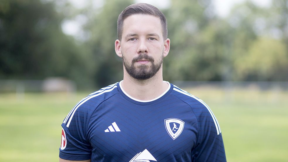 Der SV Jheringsfehn/Stikelkamp/Timmel stand nach einem Doppelpack von Reyk de Buhr (Foto) dicht vor dem ersten Saisonsieg. Am Ende hieß es in Borssum aber 3:3. Foto: Doden, Emden