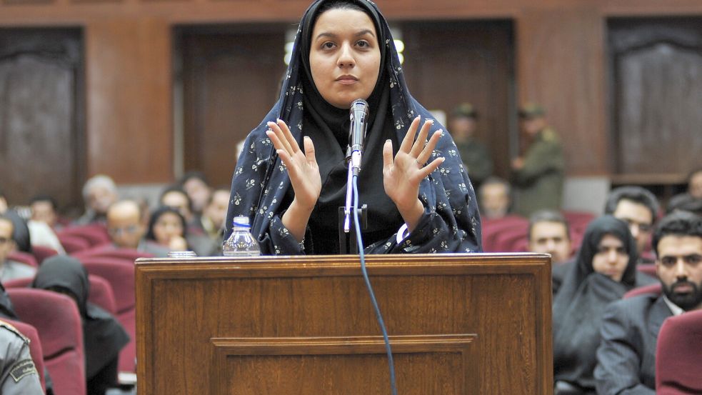 Rayhaneh Jabbari: Das Foto entstand am 15. Dezember 2008 während ihres Prozesses in Tehran. Foto: EPA/GOLARA SAJADIEH/dpa