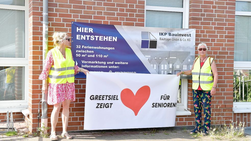 Am mittlerweile leerstehenden "Seniorenhuus" ist schon ein Banner angebracht, auf dem zu lesen ist: "Hier entstehen 32 Ferienwohnungen zwischen 50 m² und 110m²". Das aber wollen Greetsieler verhindern.