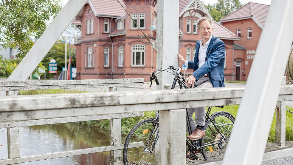 Andreas Meinders fährt täglich mit dem Fahrrad zur Arbeit, ist aber auch sonst mit dem Zweirad unterwegs. Foto: Akka Olthoff