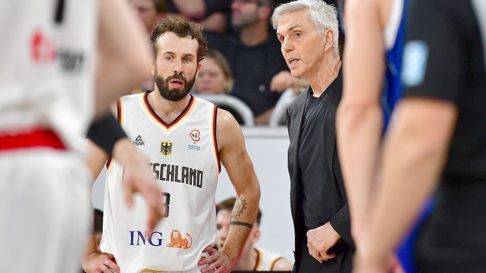 Kennen sich von der Nationalmannschaft: Bastian Doreth und Gordon Herbert im vergangenen Jahr bei der WM-Qualifikation gegen Finnland. Foto: www.imago-images.de