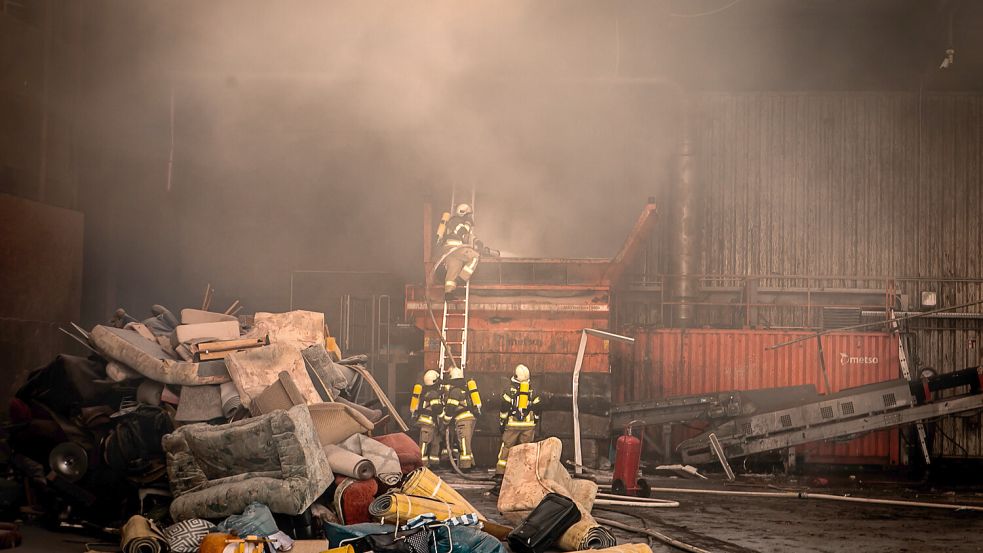 Die Feuerwehr ist in Großefehn im Einsatz. Foto: Cordsen