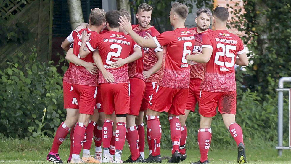 Die Bezirksliga-Fußballer des SV Großefehn schafften etwas, was noch keiner ostfriesischen Mannschaft gelang: In der VGH-Fairnesswertung in Niedersachsen fast ganz vorne zu stehen. Foto: Doden/Emden