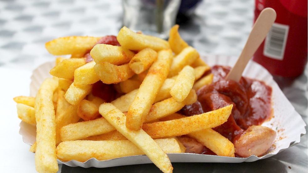 Lecker, aber fettreich: Pommes und Currywurst sind trotzdem beliebt. Foto: Pixabay