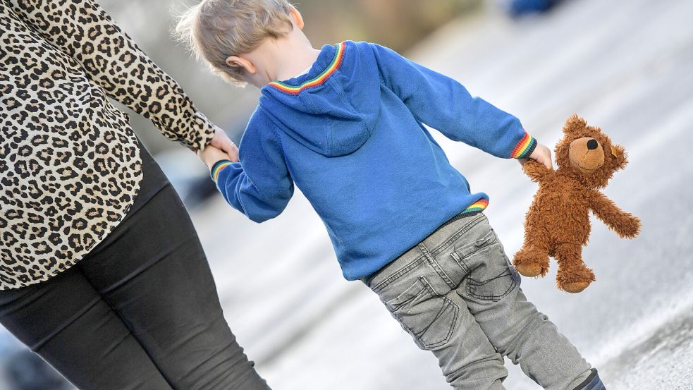 Manche Kinder müssen aus ihren Familien genommen werden. Symbolfoto: Ortgies
