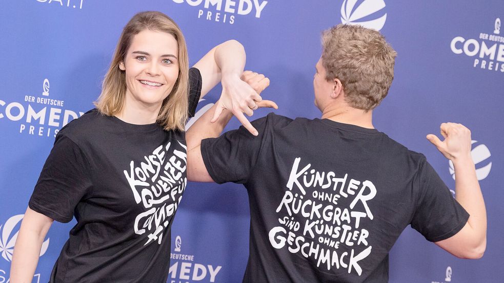 Hazel Brugger mit ihrem Ehemann Thomas Spitzer beim Comedy Preis 2021. Foto: picture alliance/dpa | Rolf Vennenbernd
