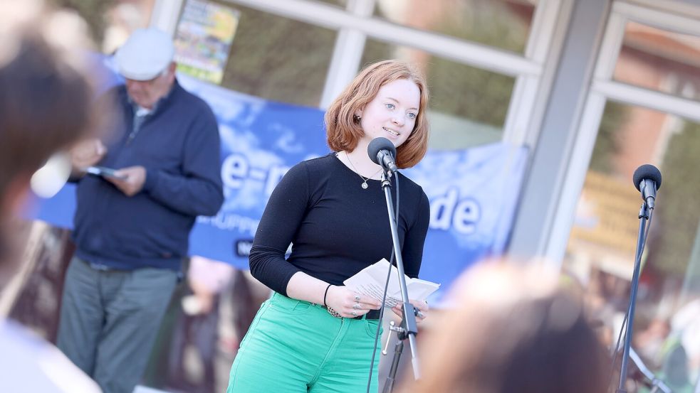 Merle Gatena sprach für das Jugendparlament der Stadt Norden. Foto: Hock