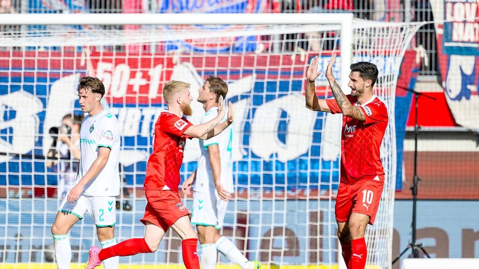 Heidenheim feiert vor heimischer Kulisse den ersten Saisonsieg gegen Werder Bremen. Foto: Tom Weller/dpa