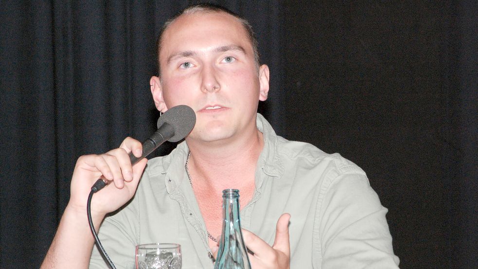 Janik Daniels ist Vorsitzender des Queeren Netzwerks Ostfriesland. Foto: Luppen