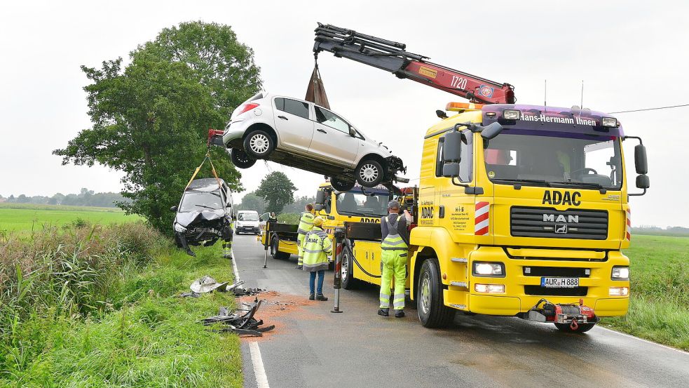 Beide Fahrzeuge wurden abgeschleppt. Foto: Wagenaar