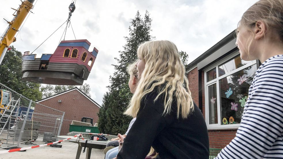 Das Schiff ist sicher in Holthusen auf dem Grundschulhof gelandet. Foto: Ortgies