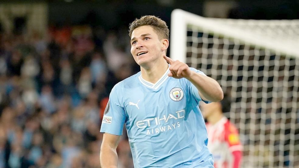 Julian Alvarez jubelt nach seinem Treffer für Manchester City. Foto: Dave Thompson/AP/dpa