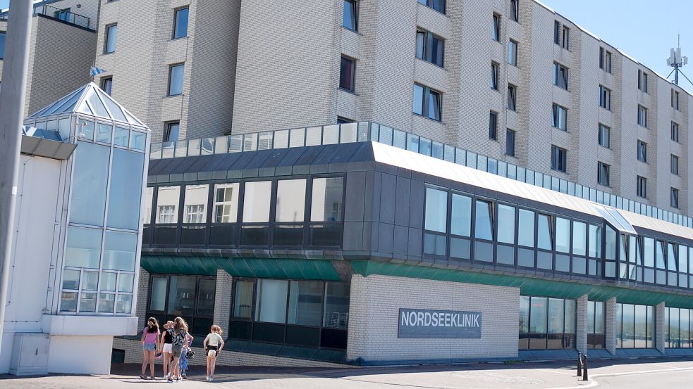 Die Nordseeklinik Borkum ist laut eigener Homepage „eine modern ausgestattete Fachklinik für Atemwegserkrankungen, Psychosomatik und Post Covid“. Sie beherbergt etwa 180 Betten. Foto: Ferber