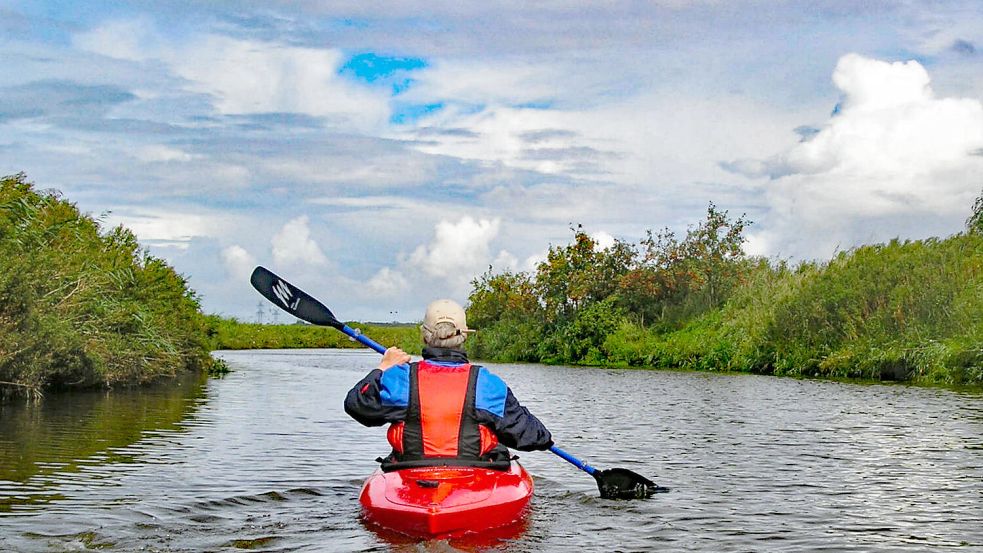 Ferienzeit ist Paddelzeit: Für eine Tagesreise eignet sich der Kreis Leer ebenso. Foto: Touristik GmbH „Südliches Ostfriesland“