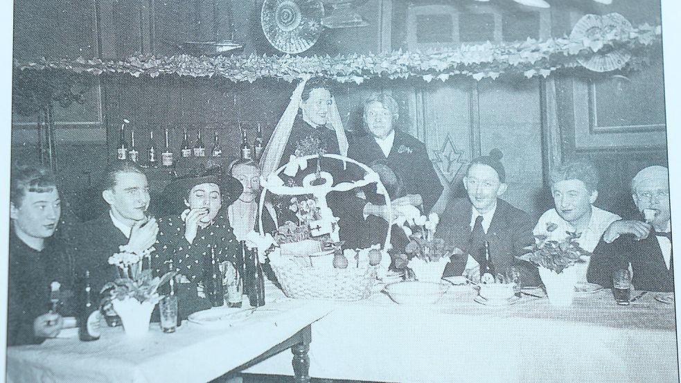 „Hochtied in de Pickelbalje“ wurde im Jahr 1952 aufgeführt. Foto: Archiv NDT Aurich