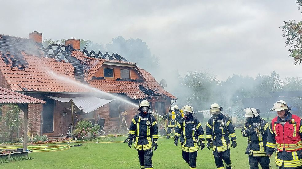 Das Haus wurde bei dem Brand stark beschädigt. Foto: Hanssen