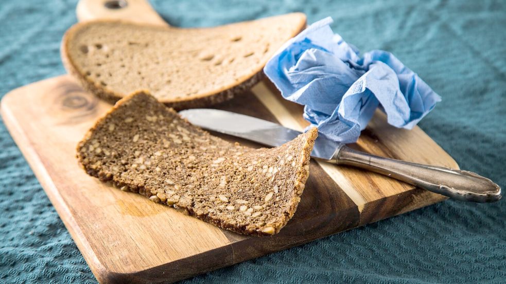 Wie lange ein Brot haltbar bleibt, hängt stark vom verwendeten Mehl ab. Foto: Christin Klose/dpa-tmn