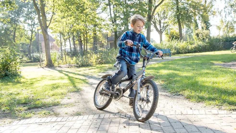 Raus ins Freie: Regelmäßige Bewegung kann Kopfschmerzen vorbeugen. Foto: Christin Klose/dpa-tmn