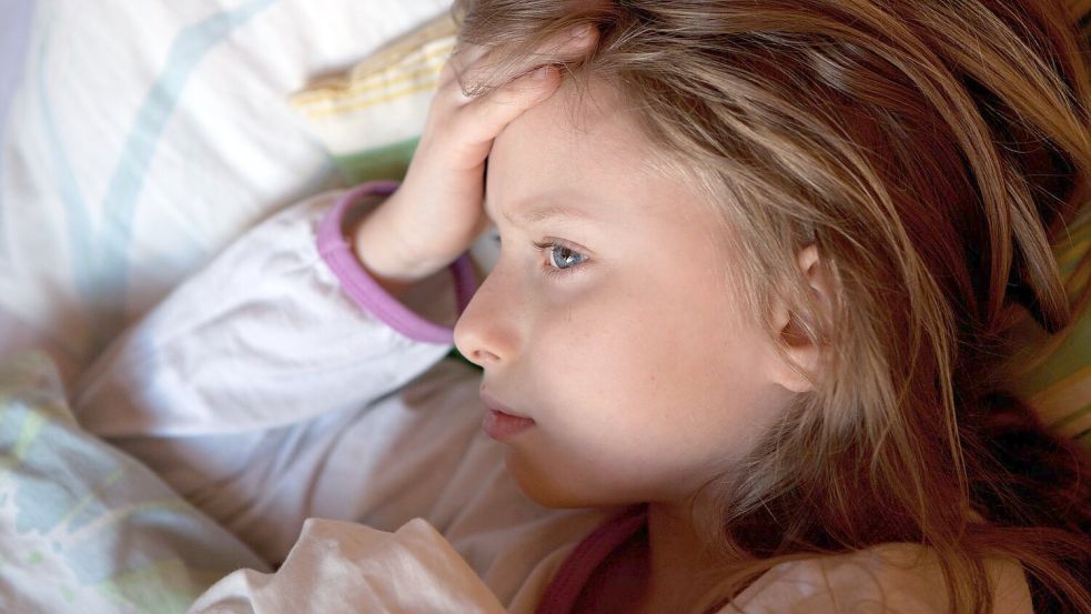 Heftiger Schmerz: Kinder brauchen bei Migräne vor allem Ruhe. Foto: Silvia Marks/dpa-tmn