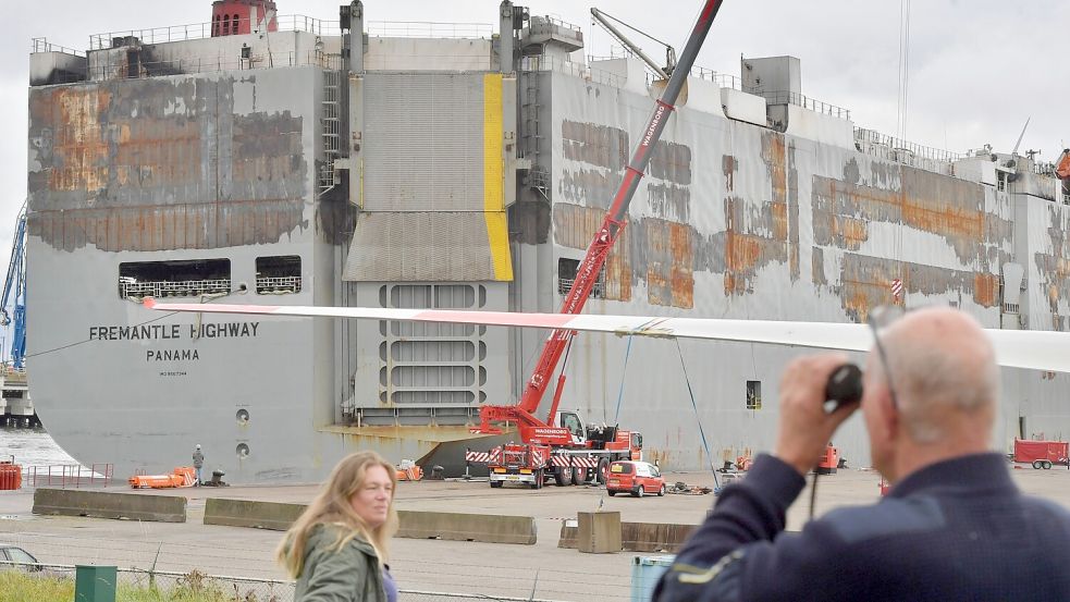 In den vergangenen Wochen lag die „Fremantle Highway“ in Eemshaven. Am Donnerstagnachmittag soll sie den Hafen in Richtung Rotterdam verlassen. Foto: Ortgies
