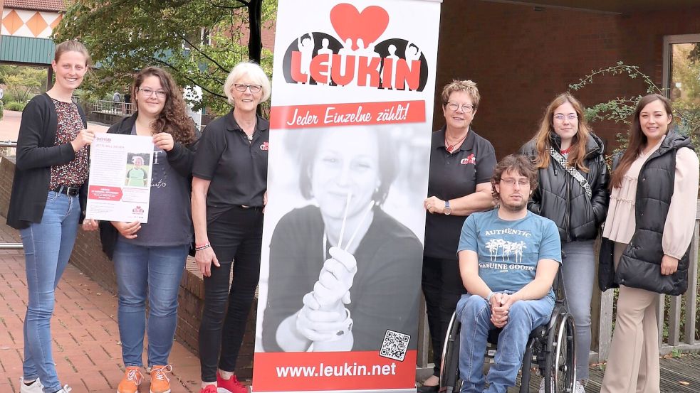 Ronja Rohlfs (von links), Mareike Immisch, Christa Lindenberg, Anna Fennen, Carsten Dörschel, Franka Jandrich und Kristina Lubas freuen sich auf viele Menschen, die sich typisieren lassen möchten. Foto: Hochschule Emden/Leer