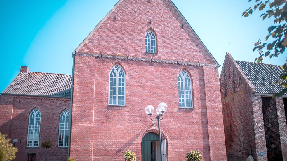 Die St.-Barbara-Kirche in Strackholt. Fotos: Cordsen
